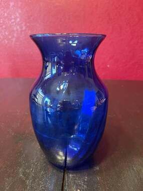 INDIANA GLASS 8 INCH COBALT BLUE VASE ITEM 1282 MADE IN USA
